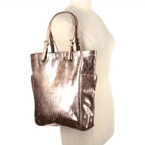 Michael Kors Jet Set rose gold tote